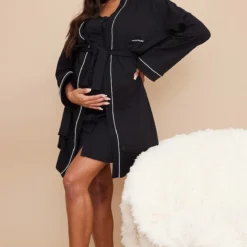 Maternité Robe De Chambre De Grossesse Noire à Slogan Mama 7 Maternité Robe De Chambre De Grossesse Noire à Slogan Mama -Promos Jupe Éthérée Boutique 06eab7128c09f02be102bf0f9df04459df1d2b02 cnd0081 3