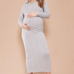 Maternité Robe De Grossesse Longue Côtelée Gris Clair à Col -Promos Jupe Éthérée Boutique 0799f6a96f8c38e11766d820bcb7e6311cb1f087 cnd3129 3