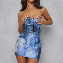 Petite Robe Moulante Bleue Imprimé Journal à Détail Corset -Promos Jupe Éthérée Boutique 08346bf396a6bec15c1e2537f0a252f370426fc4 cnb9881 3