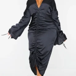 Plus Robe Longue Moulante Décolletée Satinée Froncée Noire