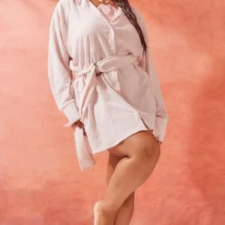 Plus Robe Chemise De Plage Oversize Côtelée Beige à Rayures Et Taille Nouée -Promos Jupe Éthérée Boutique 14907193781c0b97b39448e020f43abe9e80974a cne4884 3