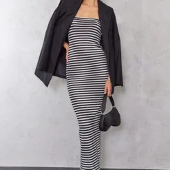 Tall Robe Longue Bustier Noire à Rayures -Promos Jupe Éthérée Boutique 17dbdfcfb9d9f1992ecb7812c05cb7617dc777a8 cnd6807 3