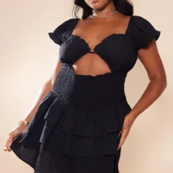 Plus Robe Droite Froncée Noire à Taille Découpée
