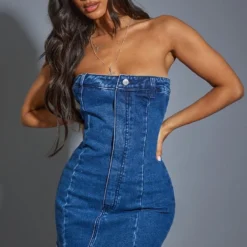 Petite Mini Robe Bustier En Jean Bleu Moyennement Délavé