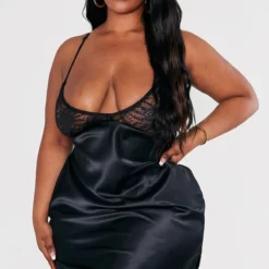 Plus Robe à Fines Bretelles Satinée Noire à Bonnets En Dentelle -Promos Jupe Éthérée Boutique 230a69798b893a63a256769ec8ad4c12d3cfd0af cnc9746 3