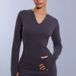 Petite Mini Robe Côtelée Gris Anthracite à Manches Longues Et Trous Pour Les Pouces