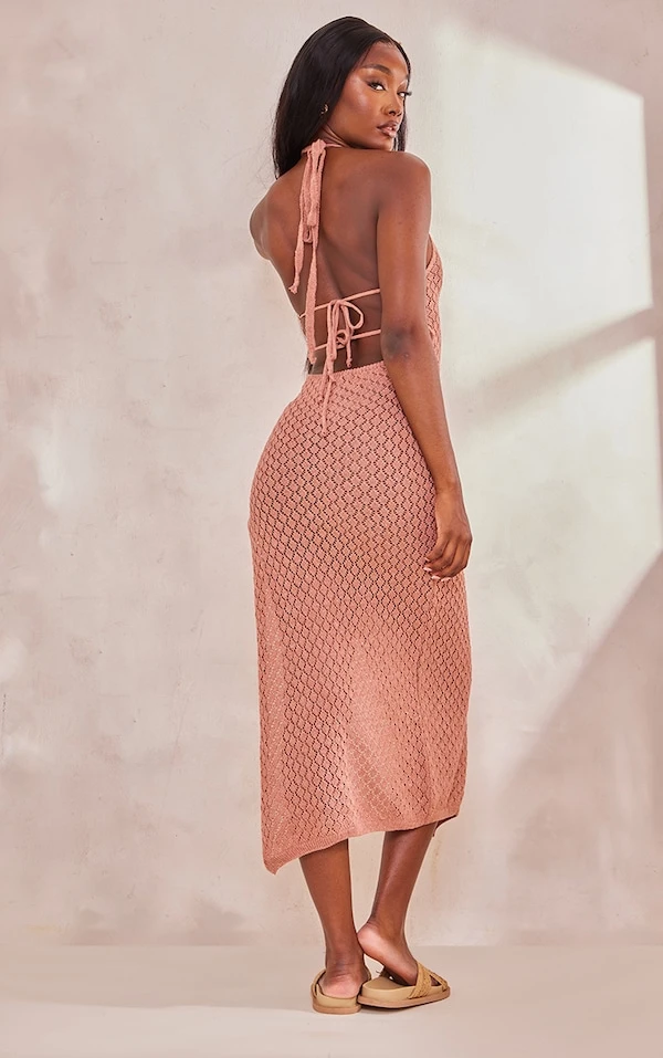 Tall Robe Longue En Maille Crochetée Marron Clair à Dos Nu 5 Tall Robe Longue En Maille Crochetée Marron Clair à Dos Nu – Image 5