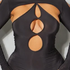 Shape Robe Très Moulante Noire à Découpes Et Superpositions -Promos Jupe Éthérée Boutique 23b27a08e0d1c9b0351166cb0163bc803a0505b4 cmv2853 5