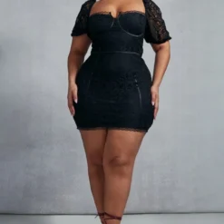 Plus Robe Moulante En Dentelle Noir à Bonnets