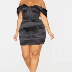 Plus Robe Moulante Satinée Structurée Noire à Armatures Et Jupe Froncée