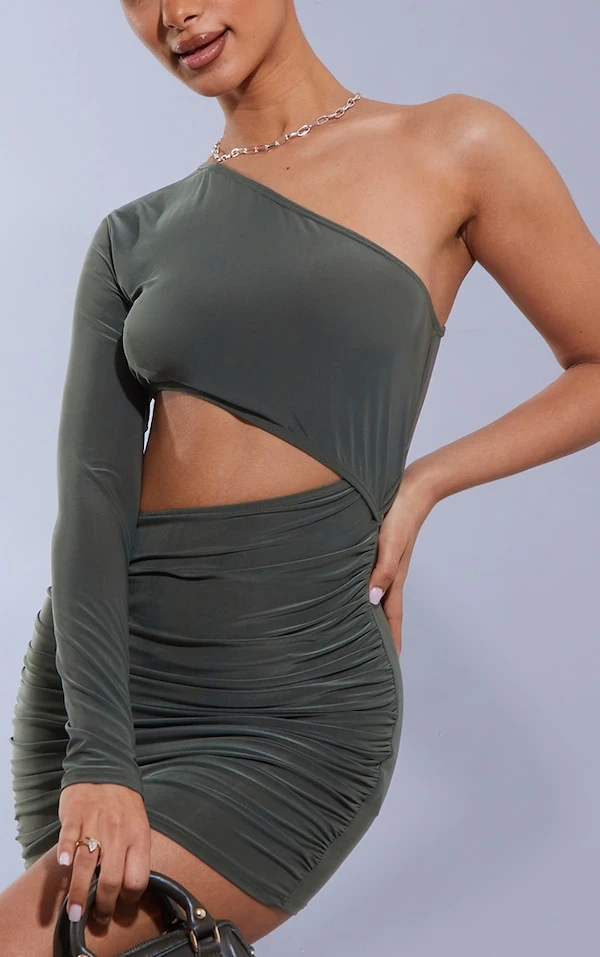 Petite Robe Très Moulante Froncée Vert Olive Asymétrique Découpée à La Taille 4 Petite Robe Très Moulante Froncée Vert Olive Asymétrique Découpée à La Taille – Image 4