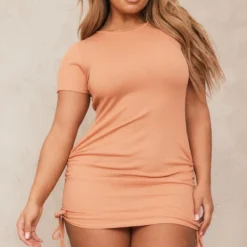 Logic Shape Robe Moulante Côtelée Argile à Côtés Froncés Et Manches Courtes -Promos Jupe Éthérée Boutique 2da311770d3eb9cf4c362021d6e1108ddd9811d8 cnd5528 3