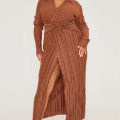 Plus Robe Longue Plissée Chocolat à Col Et Torsade 7 Plus Robe Longue Plissée Chocolat à Col Et Torsade -Promos Jupe Éthérée Boutique 2ecabff37a56e4c234335914893becd8969e42b1 cne5083 3