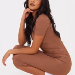 Tall Robe Mi-longue Côtelée Chocolat à Col Rond -Promos Jupe Éthérée Boutique 34f7052630f1db5382ffcc0ce5da56ee8864cae6 cnd4319 4