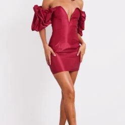 Petite Robe Moulante Bordeaux à Décolleté Plongeant Et Manches Volantées -Promos Jupe Éthérée Boutique 3715088b914066bd30f0dea5e28c50e6f4217dd9 cnb3297 3