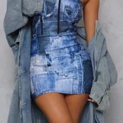 Petite Robe Moulante Bleue Imprimé Journal à Détail Corset -Promos Jupe Éthérée Boutique 38400d87b60d6067d36e05e2d5584e8cf12dbd6b cnb9881 4