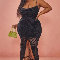 Plus Robe Mi-longue Froncée Dévorée Noire à Col Bénitier