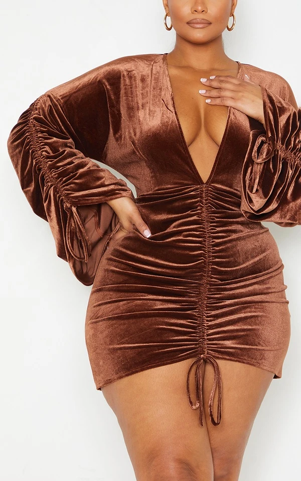 Plus Robe Moulante Chocolat En Velours à Décolleté Plongeant Et Fronces 4 Plus Robe Moulante Chocolat En Velours à Décolleté Plongeant Et Fronces – Image 4