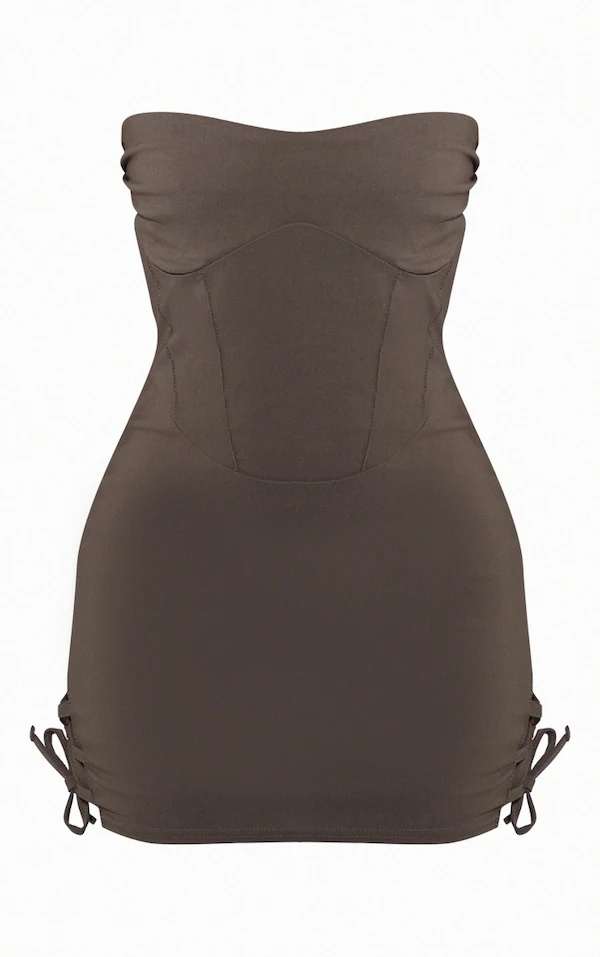 Petite Robe Moulante Kaki Cintrée à Lacets 5 Petite Robe Moulante Kaki Cintrée à Lacets – Image 5