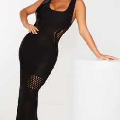 Petite Robe Longue Noire En Maille Crochet à Décolleté Plongeant