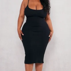 Plus Robe Mi-longue Noire Texturée à Bretelles Et Détail Coutures -Promos Jupe Éthérée Boutique 4401788c552223ef638d99775643f3865ccbb49c cnd5056 3