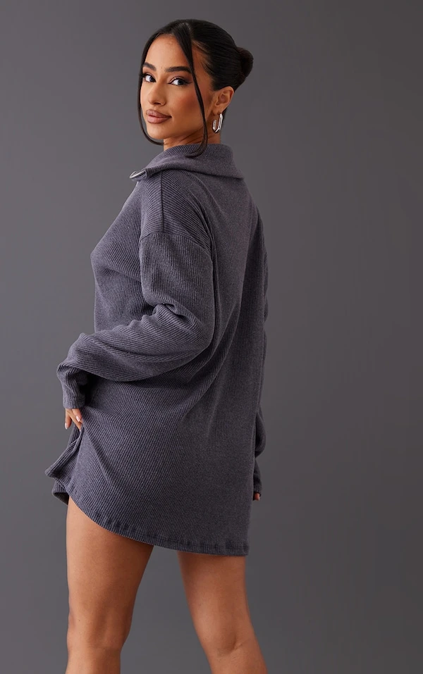 Petite Robe Pull Oversize Côtelée Bleu Marine Foncé à Col Montant Et Demi-zip 2 Petite Robe Pull Oversize Côtelée Bleu Marine Foncé à Col Montant Et Demi-zip – Image 2