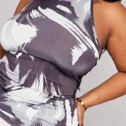 Plus Robe Moulante Noire Imprimé Abstrait à Dos Nu -Promos Jupe Éthérée Boutique 48d6dd9aca2e28b238c6dac0dff0b84524da3859 cnb5329 4