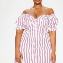 Plus Robe Droite Rose Imprimé Rayures à Col Bardot Et Boutons