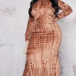 Plus Robe Longue Marron En Velours Texturé à Manches Longues -Promos Jupe Éthérée Boutique 538dcc3e53a47e25878644c575917b2e9f8869a8 cnc0715 3