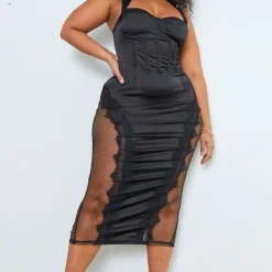 Plus Robe Longue Noire à Corset Et Parties En Dentelle