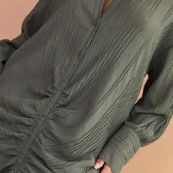 Plus Robe Chemise Mi-longue Vert Olive Texturée à Fronces Et Manches Longues -Promos Jupe Éthérée Boutique 5bdbde67afa167a26d14638cf5eb24e62e7a086b cmw2863 5