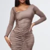 Shape Robe Moulante Taupe à Col Asymétrique Froncé