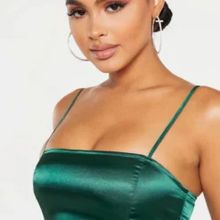 Petite Robe Moulante Satinée Vert émeraude à Col Droit Et Fines Bretelles -Promos Jupe Éthérée Boutique 5dc9053f2c8600b8fb433953c24eb03f3a286a5e cme0838 5