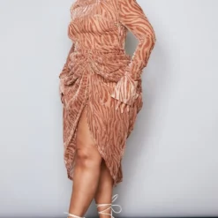 Plus Robe Mi-longue Café Au Lait Imprimé Zèbre Dévoré à Col Haut Et Détail Drapé -Promos Jupe Éthérée Boutique 5edc102085286e2b3f5b4dfe353f68ca3ff33e21 cnd8603 3