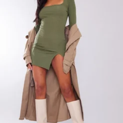 Tall Robe Moulante Fendue Kaki Côtelée à Col Carré Et Manches Longues -Promos Jupe Éthérée Boutique 5f9bcf0f4ea3b89542568bcead6d8bcf8f3f2125 cnb6654 3