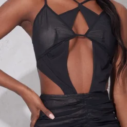 Tall Robe Noire Froncée à Bretelles Et Parties Contrastantes En Mesh 8 Tall Robe Noire Froncée à Bretelles Et Parties Contrastantes En Mesh -Promos Jupe Éthérée Boutique 622e347920b10d69fa9e41491151a8213b2869b8 cmv9381 5