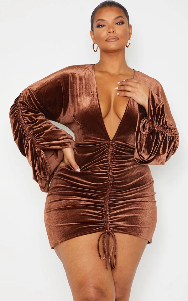 Plus Robe Moulante Chocolat En Velours à Décolleté Plongeant Et Fronces 3 Plus Robe Moulante Chocolat En Velours à Décolleté Plongeant Et Fronces – Image 3