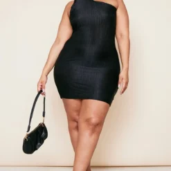 Plus Robe Moulante Plissée Noire à épaule Unique
