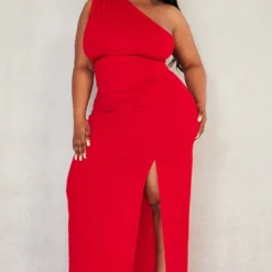 Plus Robe Longue Rouge à épaule Unique Et Fente Latérale
