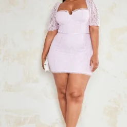 Plus Robe Moulante En Dentelle Lilas à Bonnets