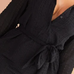 Plus Robe Chemise Texturée Noire à Nouer Sur La Taille -Promos Jupe Éthérée Boutique 6eb6e89e9b1b494665e301eedc3756811433ffe5 cmw2841 5