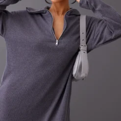 Petite Robe Pull Oversize Côtelée Bleu Marine Foncé à Col Montant Et Demi-zip 8 Petite Robe Pull Oversize Côtelée Bleu Marine Foncé à Col Montant Et Demi-zip -Promos Jupe Éthérée Boutique 72ae53e335a87e44a49e98ff023614c5a2333e37 cnc4743 4