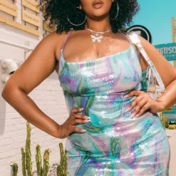 Plus Robe Moulante En Sequins Abstraits Multicolore à Col Bénitier