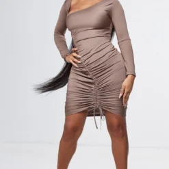 Shape Robe Moulante Taupe à Col Asymétrique Froncé -Promos Jupe Éthérée Boutique 7bc1f9a9358641aceb1bf4152d87b534fb940b8f cnc8791 3