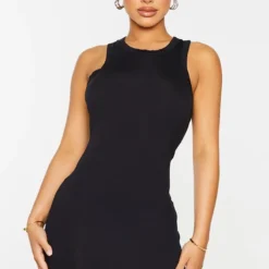 Petite Mini Robe Noire à Dos Nageur