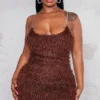 Shape Robe Moulante à Paillettes Texturées Chocolat Et Bretelles Strassées