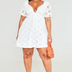 Plus Robe Droite Blanche En Broderie Anglaise à Manches Bouffantes