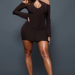 Shape Robe Nouée Très Moulante Chocolat à épaules Dénudées -Promos Jupe Éthérée Boutique 89c61d6afb2bc8ad43f6ea59c291eec8f04e6808 cnc4647 3