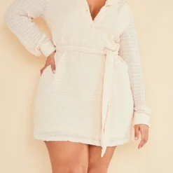 Plus Robe Chemise Texturée Taupe à Nouer Sur La Taille -Promos Jupe Éthérée Boutique 8bcfdadba1be34494098f2115c1ad16565f1a068 cnc7364 4