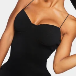 Shape Robe Longue Plissée Noire à Bretelles Et Détail Bonnets -Promos Jupe Éthérée Boutique 8dc45235a2c487590bdfc9be8fe5b8991dba8991 cmo5084 4
